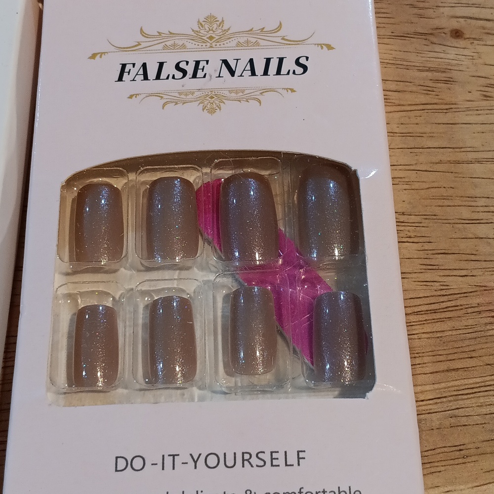 Assorted False Nails Set Of 8 - Picture 7 of 8
